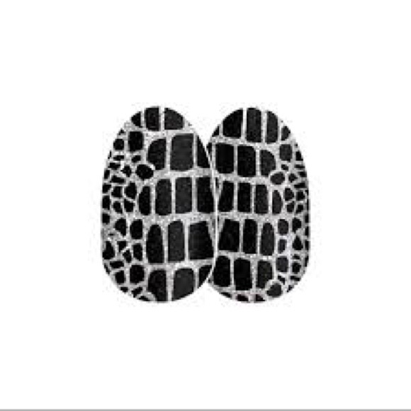 Color Street Other - Color Street HISS AND MAKEUP Black & Silver Holographic Snakeskin Strips